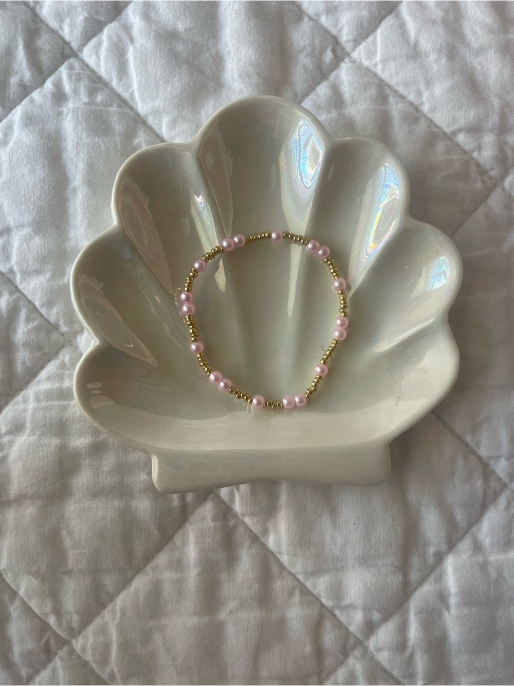Delicate gold and pearl stretchy bracelet. fits just under 7in.